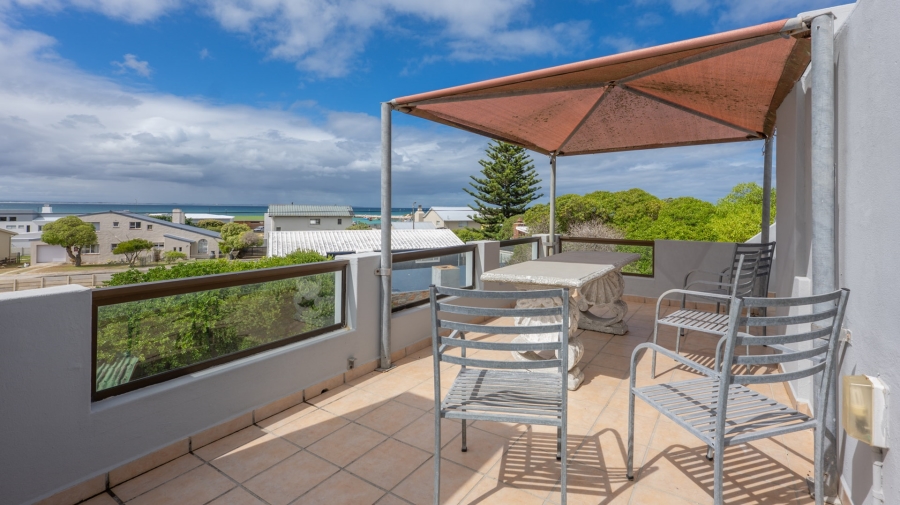 5 Bedroom Property for Sale in Struisbaai Western Cape